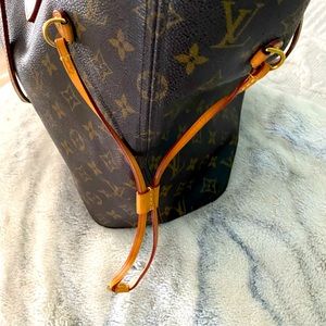 Louis Vuitton Never Full